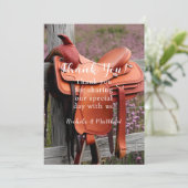 Rustikale Romantik: Sattel auf der Dusche der Zaun Einladung (Stehend Vorderseite)