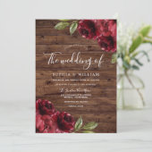 Rustikale romantische Burgunder Rote Rose Hochzeit Einladung (Stehend Vorderseite)