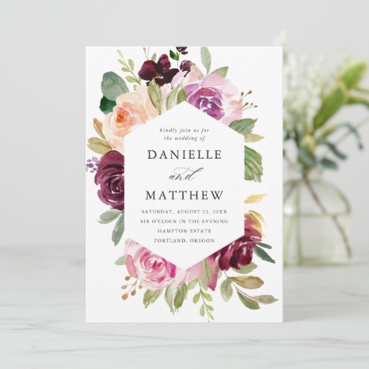 Rustikale rosa Burgund und Lila Blumenhochzeit Einladung (Stehend Vorderseite)