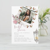 Rustikale Rose und Lantern Foto Brautparty Einladung (Stehend Vorderseite)