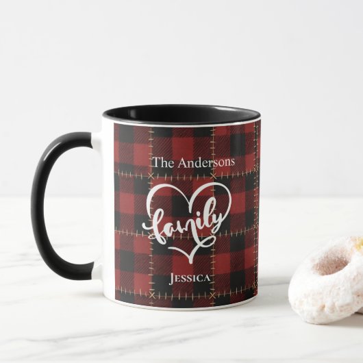 Rustikale rote Büffel-Karo-Personal-Familienname Tasse (Mit Donut)