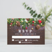 Rustikale RSVP-Karte für Pine Cones Branch RSVP Karte (Stehend Vorderseite)