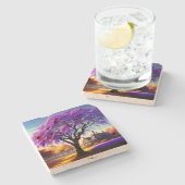 **"Rustikale Ruhe: Die Lila Jacaranda Embrace Steinuntersetzer (Seitenansicht)