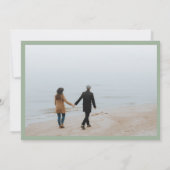 Rustikale Sage Green Script Foto Collage Hochzeit Einladung (Rückseite)