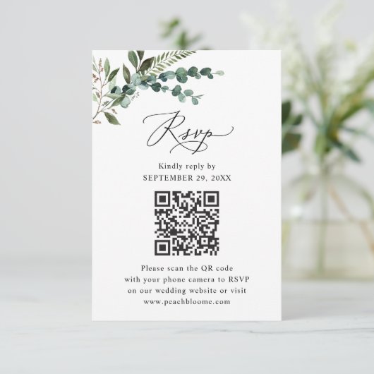 Rustikale Sage QR Code Grüne Hochzeit RSVP Karte (Stehend Vorderseite)