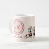 Rustikale Saisonale Blumige Eigenes Monogramm Kaffeetasse (Vorderseite Links)