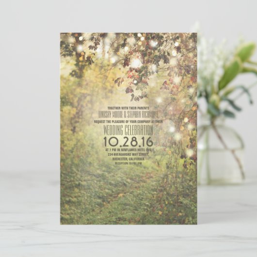 Rustikale Saitenlichter Bäume Weg Hochzeitseinladu Einladung (Stehend Vorderseite)