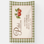 Rustikale Salbeigrüne Gingham-Apfel-Brautparty Banner (Vertikal)
