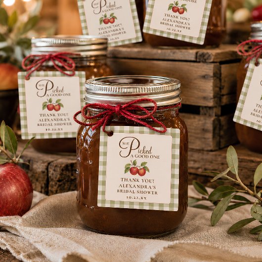 Rustikale Salbeigrüne Gingham-Apfel-Brautparty Geschenkanhänger