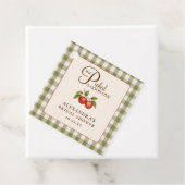 Rustikale Salbeigrüne Gingham-Apfel-Hochzeitsdusch Geschenkanhänger (Beispiel)