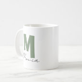 Rustikale Salbeigrüne Monogramm Buchstabe M Person Kaffeetasse (Vorderseite Links)
