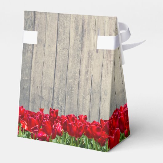 Rustikale Scheune mit roten Tulpen Geschenkschachtel (Rückseite)