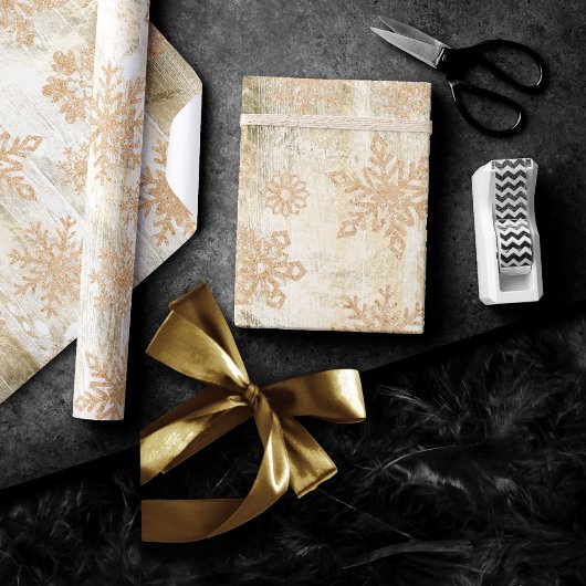 Rustikale Schneeflocken | Gold Grunge White Wood P Geschenkpapier