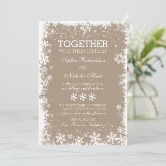Rustikale Schneeflocken Winterhochzeit Einladungen (Stehend Vorderseite)