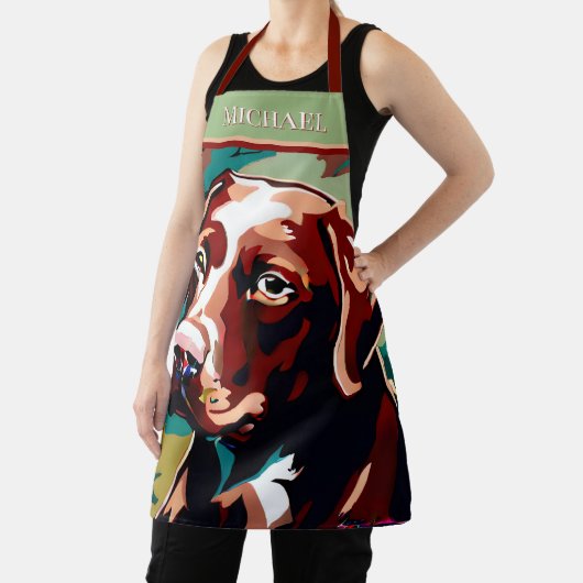 Rustikale Schokolade Labrador auf Camouflage Schürze (InSitu)