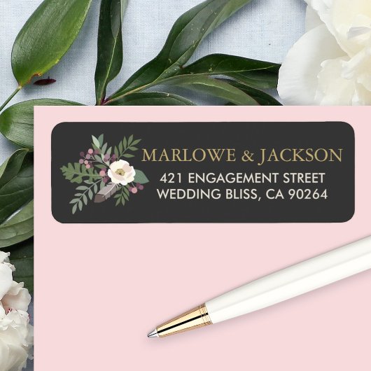 Rustikale schwarze Boho-Blumen-Hochzeit