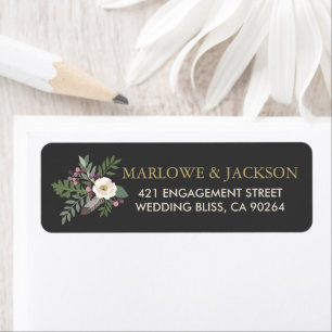Rustikale schwarze Boho-Blumen-Hochzeit
