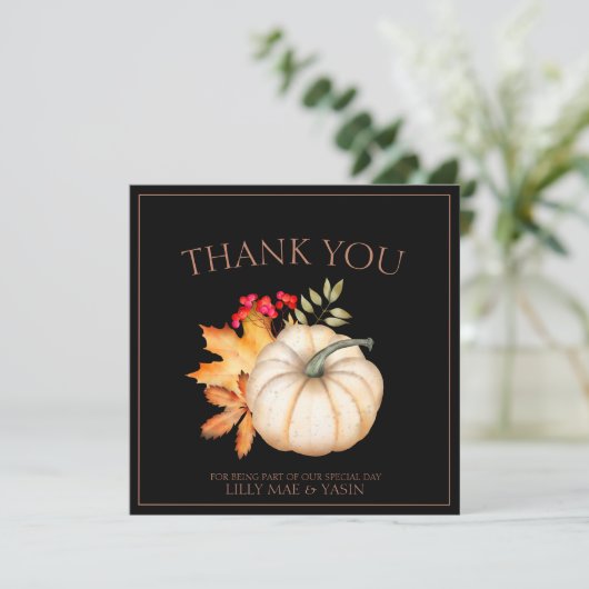 Rustikale Schwarze Herbstkugel-Kürbis Hochzeit Dankeskarte (Stehend Vorderseite)