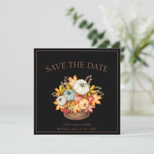 Rustikale Schwarze Herbstkugel-Kürbis Hochzeit Save The Date (Stehend Vorderseite)