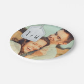 Rustikale Scrapbook-Initialen und Foto-Hochzeit Pappteller (Schrägansicht)