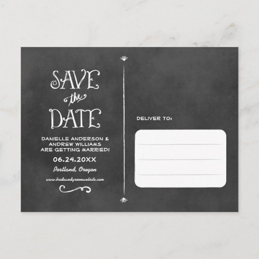 Rustikale Script-Chalkboard-Hochzeit speichern Sie Ankündigungspostkarte (Rückseite)