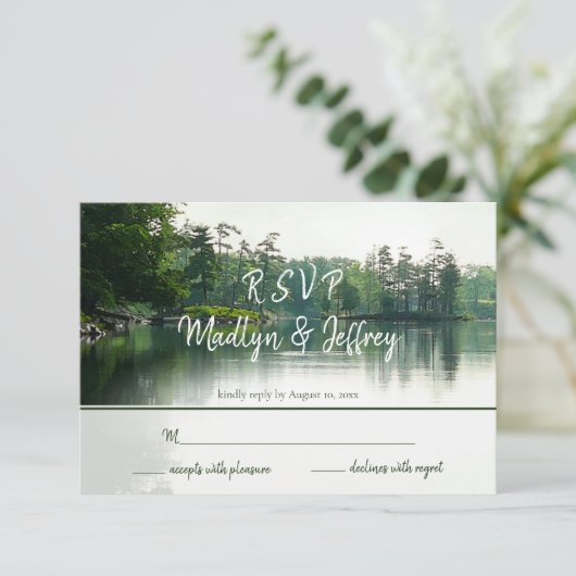 Rustikale Seevergreens Reflexion Hochzeit rsvp (Stehend Vorderseite)