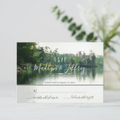 Rustikale Seevergreens Reflexion Hochzeit rsvp Karte (Stehend Vorderseite)
