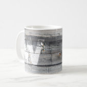 Rustikale Shiplap hölzerne Bretter mit Monogramm Kaffeetasse (Vorderseite Links)