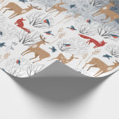 Rustikale skandinavische Wintertiere auf einem sch Geschenkpapier (Ecke)