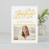 Rustikale Skriptklasse 2024 Abschluss Gold Folieneinladung (Stehend vorne)