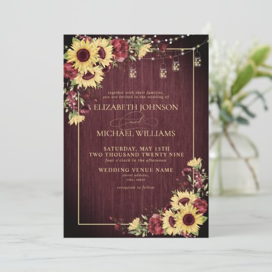 Rustikale Sonnenblume Burgundy Wood Floral Wedding Einladung (Stehend Vorderseite)