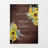 Rustikale Sonnenblume Eukalyptus Arch Barn Wood We Dreifach Gefaltete Einladung (Cover)