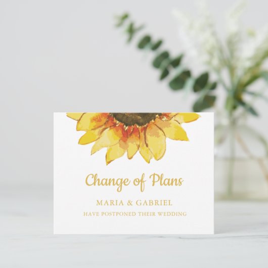 Rustikale Sonnenblume. Hochzeit verschieben Datum Einladungspostkarte (Stehend Vorderseite)