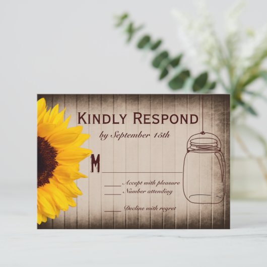 Rustikale Sonnenblume Mason Jar Wedding RSVP Cards (Stehend Vorderseite)