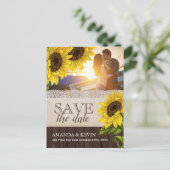 Rustikale Sonnenblume Save the Date Ankündigungspostkarte (Stehend Vorderseite)