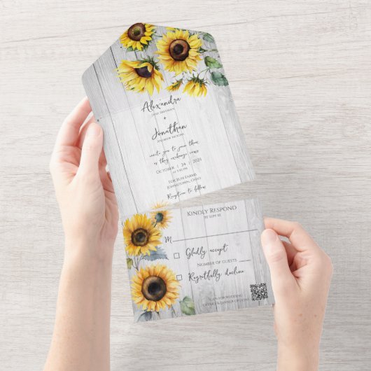 Rustikale Sonnenblumen auf gewittertem Weißholz QR All In One Einladung (Abreißen)