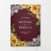 Rustikale Sonnenblumen Burgundy Wood QR Code Hochz Dreifach Gefaltete Einladung (Cover)