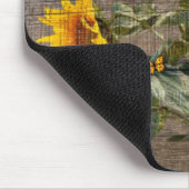 Rustikale Sonnenblumen Butterfische Barnboard Mousepad (Ecke)