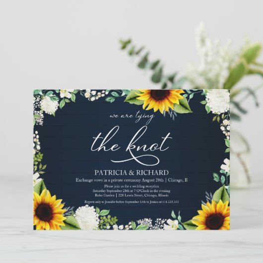 Rustikale Sonnenblumen Elopement Empfang Einladung (Stehend Vorderseite)