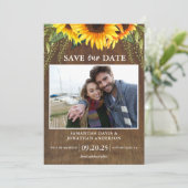 Rustikale Sonnenblumen Klassisches Foto Save the D Einladung (Stehend Vorderseite)