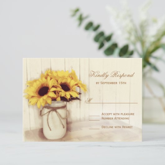 Rustikale Sonnenblumen Mason Jar Wedding RSVP Card (Stehend Vorderseite)