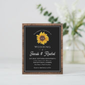 Rustikale Sonnenblumen Monogram Wood Wedding Einla (Stehend Vorderseite)