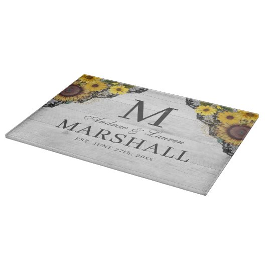 Rustikale Sonnenblumen Spitzenholznamen Hochzeitsg Schneidebrett (Ecke)
