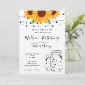 Rustikale Sonnenblumen String Lights Mason Jar Wed Einladung (Stehend Vorderseite)