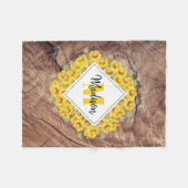 Rustikale Sonnenblumen und Holztextur Monogramm Fleecedecke (Vorderseite (Horizontal))