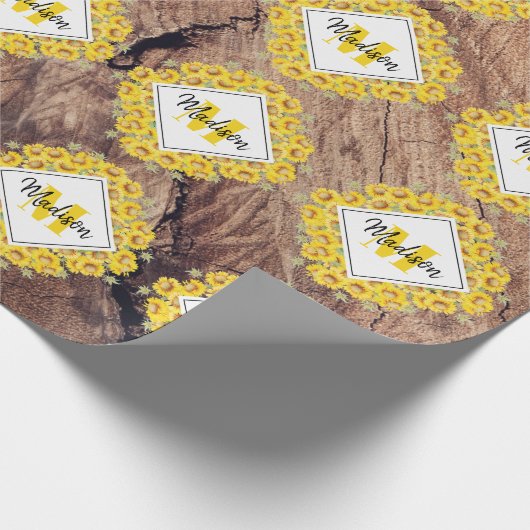 Rustikale Sonnenblumen und Holztextur Monogramm Geschenkpapier (Ecke)