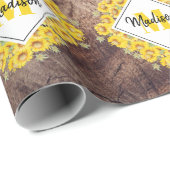 Rustikale Sonnenblumen und Holztextur Monogramm Geschenkpapier (Rolleneckpunkt)