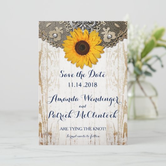 Rustikale Sonnenblumen und Spitzen Save the Date (Stehend Vorderseite)