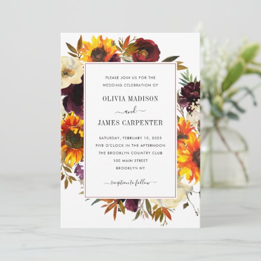 Rustikale Sonnenblumenblume Rose Burgund Hochzeit Einladung (Stehend Vorderseite)