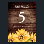Rustikale Sonnenblumenhochzeit Tischnummer<br><div class="desc">Elegante Hochzeitsfeier für Ihren Sommer oder Ihre Hochzeit im Herbst! Aquarellfarbene Sonnenblumen auf einem Stallholzboden. Verwenden Sie diese Vorlage Tischnummer Karte für Ihre rustikale Land Thema Hochzeit. Passen Sie dieses Produkt an,  indem Sie Ihre eigenen Namen und jede Tischnummer hinzufügen. Schönes gelbes Blumendesign.</div>